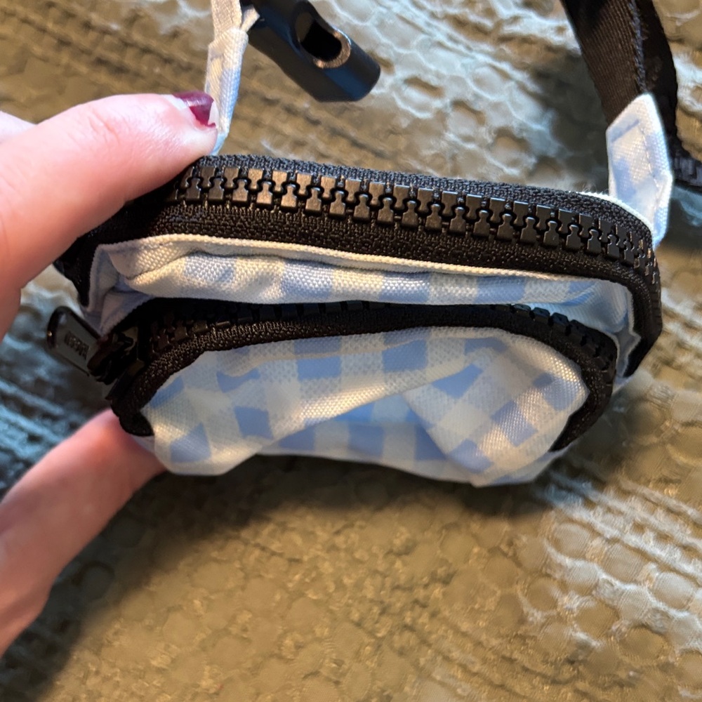 BAGGU Light Blue and White Checkered Fanny pack charm - Picture 4 of 6